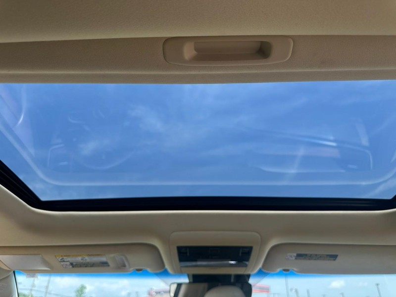 Lexus LX Vehicle Full-screen Gallery Image 13