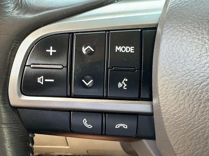 Lexus LX Vehicle Full-screen Gallery Image 23