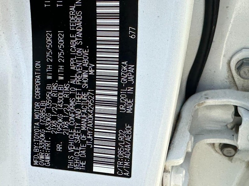 Lexus LX Vehicle Full-screen Gallery Image 29