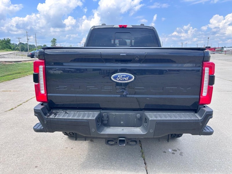 Ford Super Duty F-250 SRW Vehicle Full-screen Gallery Image 4