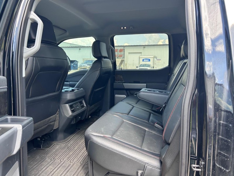 Ford Super Duty F-250 SRW Vehicle Full-screen Gallery Image 8