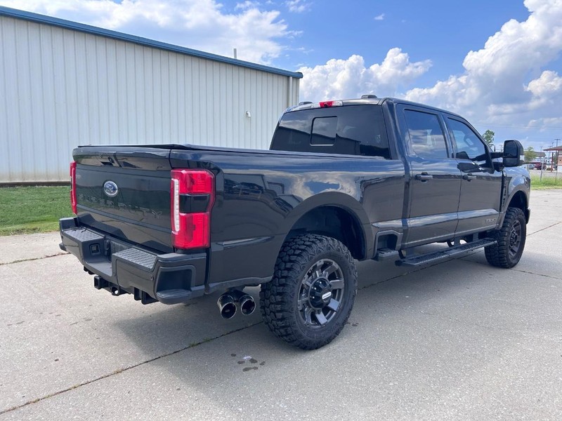 Ford Super Duty F-250 SRW Vehicle Full-screen Gallery Image 11