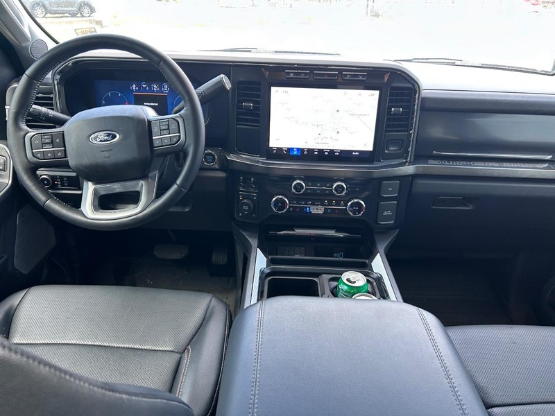 Ford Super Duty F-250 SRW Vehicle Full-screen Gallery Image 16