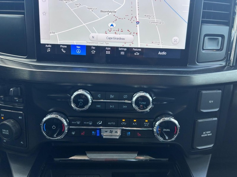 Ford Super Duty F-250 SRW Vehicle Full-screen Gallery Image 21