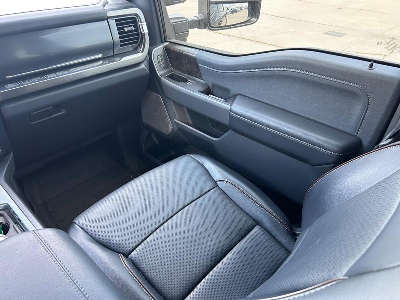 Ford Super Duty F-250 SRW Vehicle Full-screen Gallery Image 22