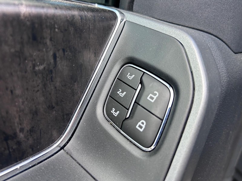 Ford Super Duty F-250 SRW Vehicle Full-screen Gallery Image 24