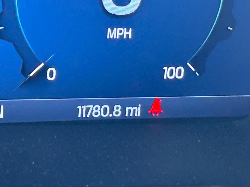 Ford Super Duty F-250 SRW Vehicle Full-screen Gallery Image 26