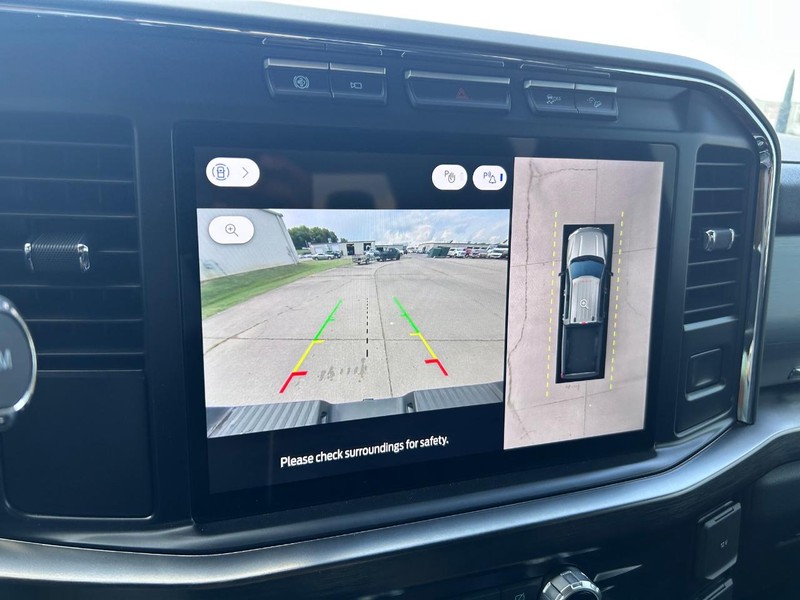 Ford Super Duty F-250 SRW Vehicle Full-screen Gallery Image 27