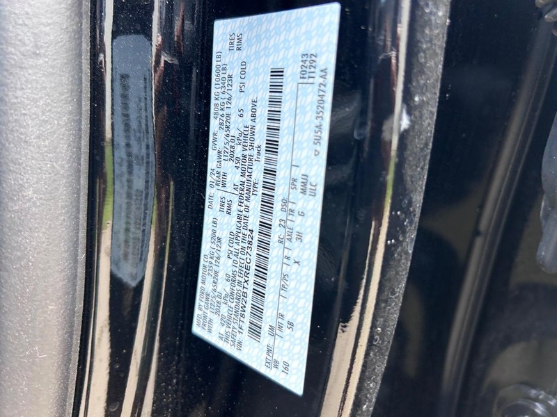 Ford Super Duty F-250 SRW Vehicle Full-screen Gallery Image 28