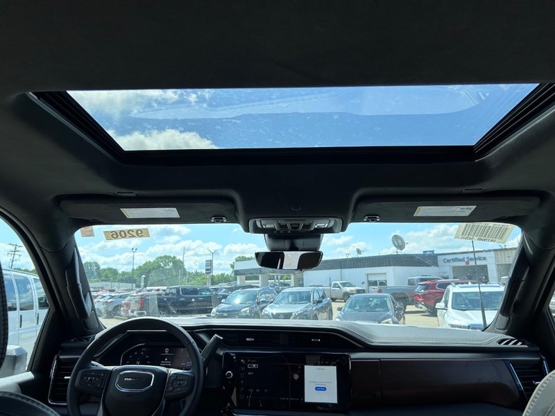 GMC Sierra 3500HD Vehicle Full-screen Gallery Image 8