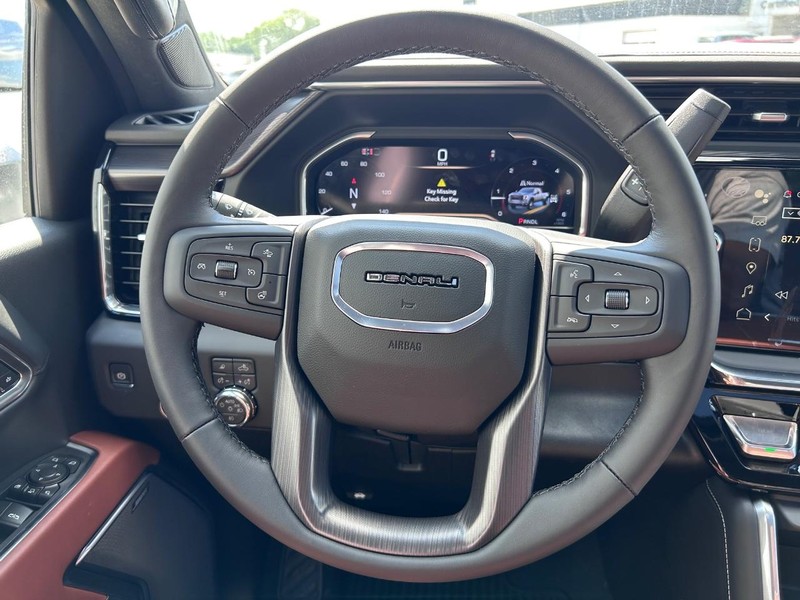 GMC Sierra 3500HD Vehicle Full-screen Gallery Image 10