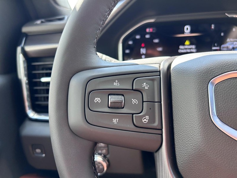 GMC Sierra 3500HD Vehicle Full-screen Gallery Image 11