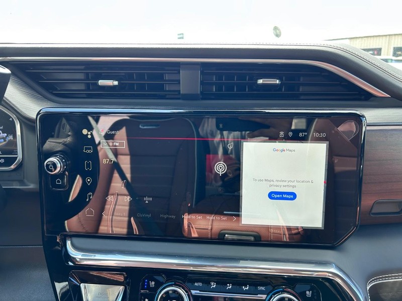 GMC Sierra 3500HD Vehicle Full-screen Gallery Image 13