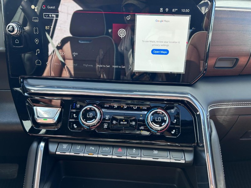 GMC Sierra 3500HD Vehicle Full-screen Gallery Image 14