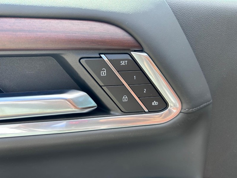 GMC Sierra 3500HD Vehicle Full-screen Gallery Image 17