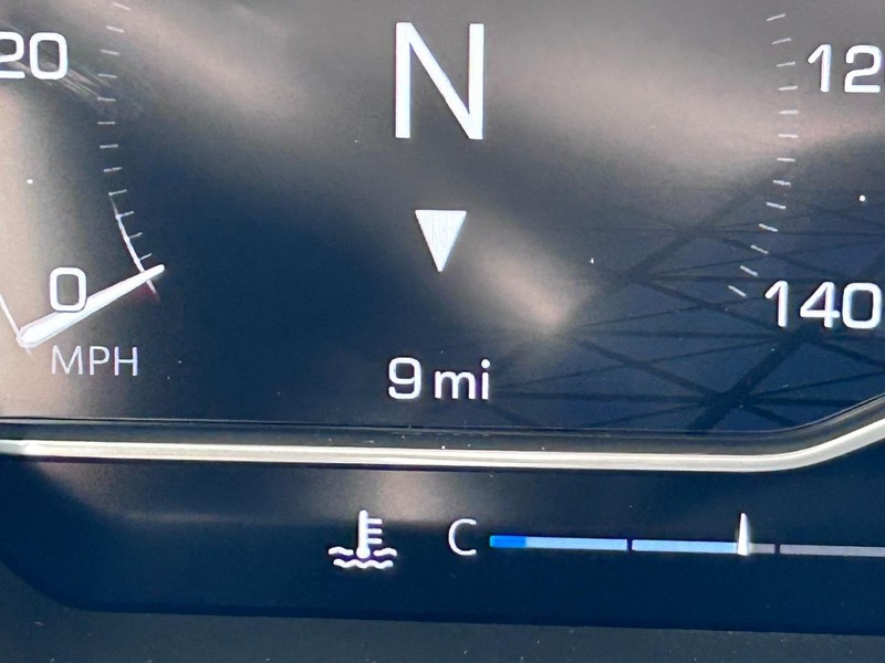 GMC Sierra 3500HD Vehicle Full-screen Gallery Image 19