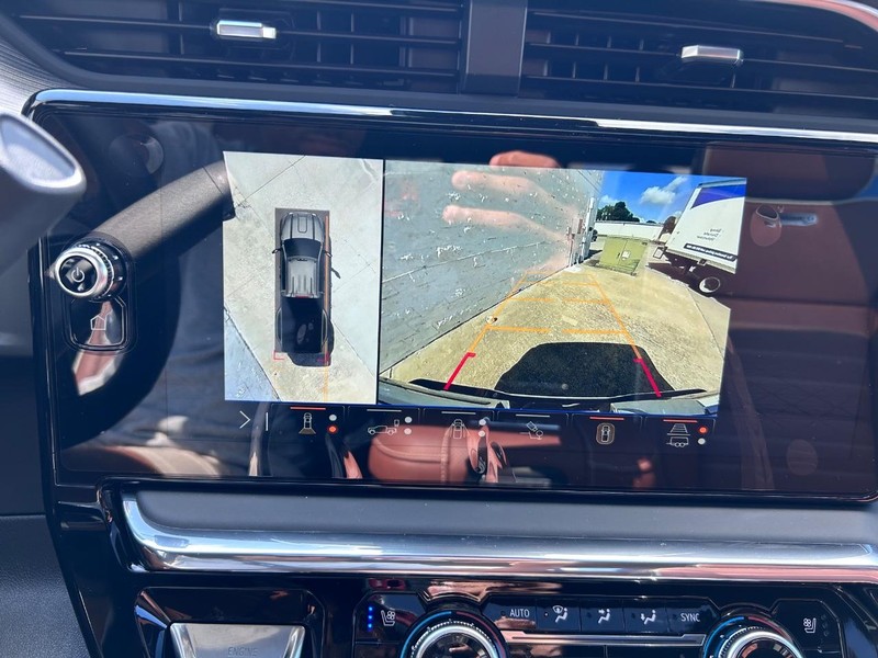 GMC Sierra 3500HD Vehicle Full-screen Gallery Image 20