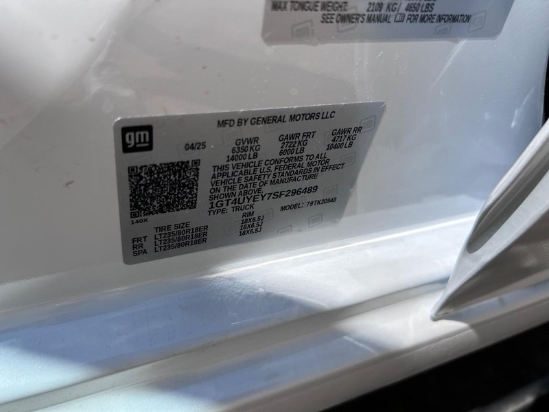 GMC Sierra 3500HD Vehicle Full-screen Gallery Image 21