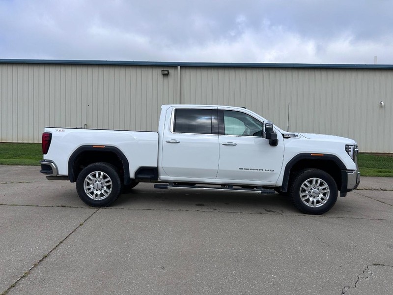 GMC Sierra 2500HD Vehicle Full-screen Gallery Image 2