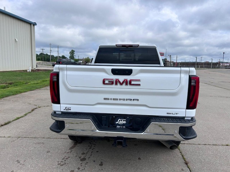 GMC Sierra 2500HD Vehicle Full-screen Gallery Image 4