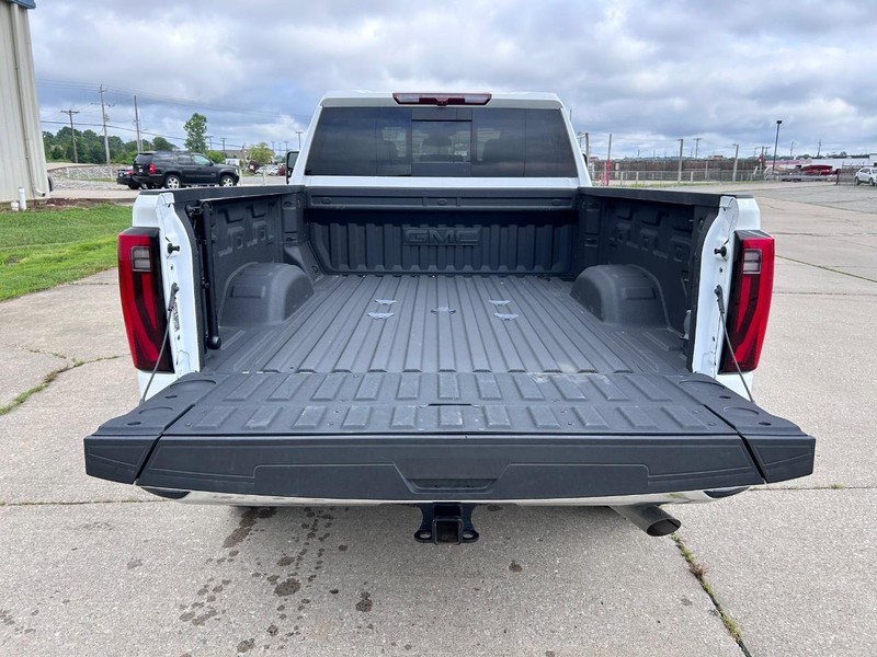 GMC Sierra 2500HD Vehicle Full-screen Gallery Image 5