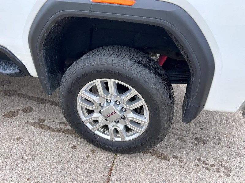 GMC Sierra 2500HD Vehicle Full-screen Gallery Image 6