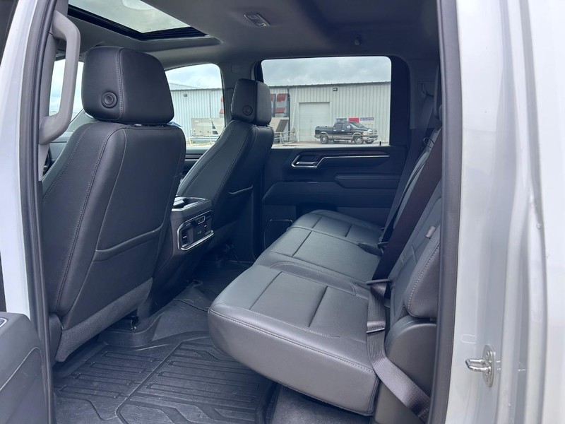 GMC Sierra 2500HD Vehicle Full-screen Gallery Image 7