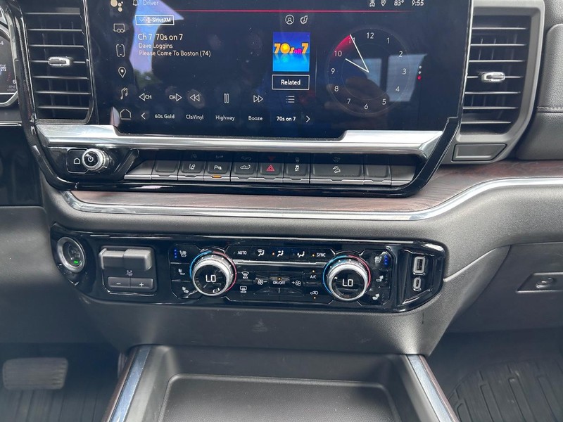 GMC Sierra 2500HD Vehicle Full-screen Gallery Image 14