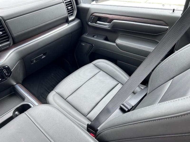 GMC Sierra 2500HD Vehicle Full-screen Gallery Image 15