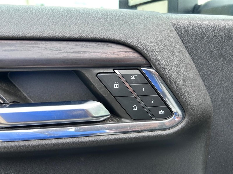 GMC Sierra 2500HD Vehicle Full-screen Gallery Image 17