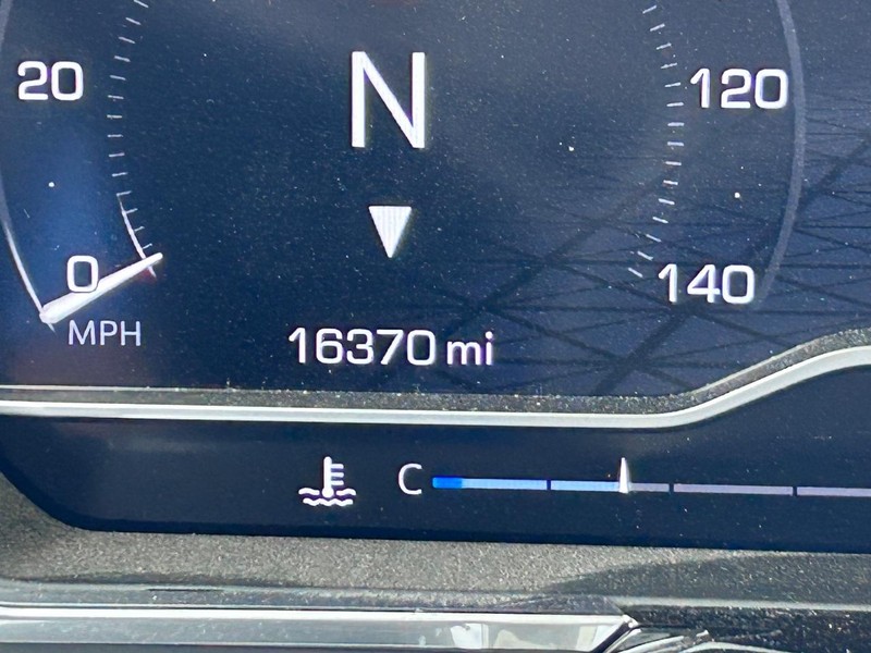 GMC Sierra 2500HD Vehicle Full-screen Gallery Image 19