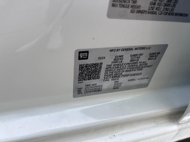 GMC Sierra 2500HD Vehicle Full-screen Gallery Image 21