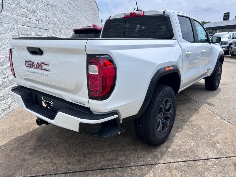 GMC Canyon Vehicle Full-screen Gallery Image 2