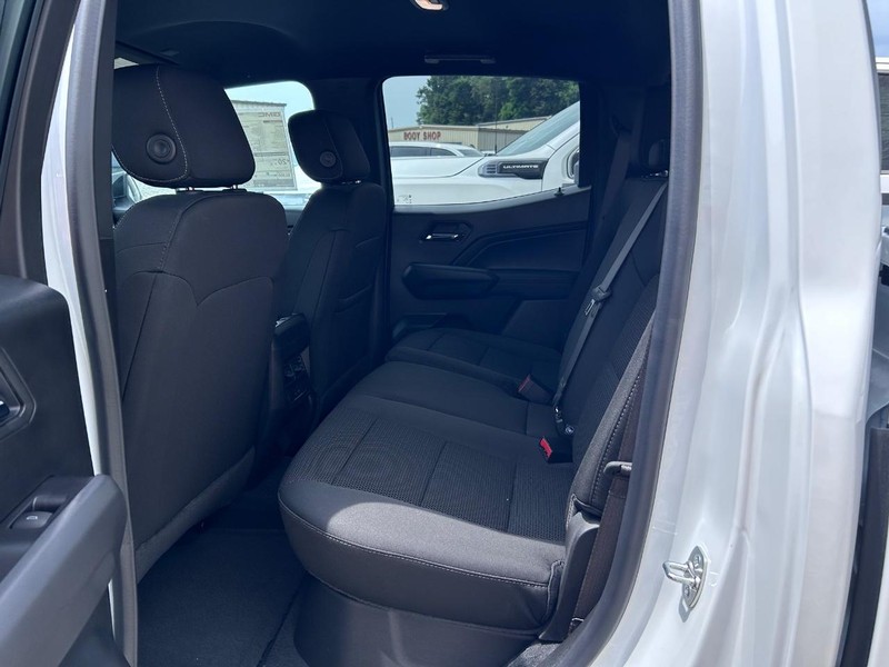 GMC Canyon Vehicle Full-screen Gallery Image 6