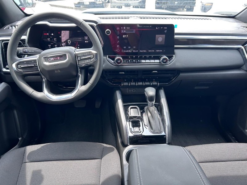 GMC Canyon Vehicle Full-screen Gallery Image 7