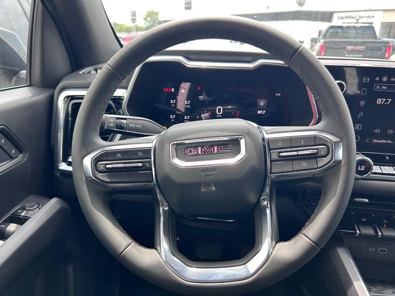 GMC Canyon Vehicle Full-screen Gallery Image 8