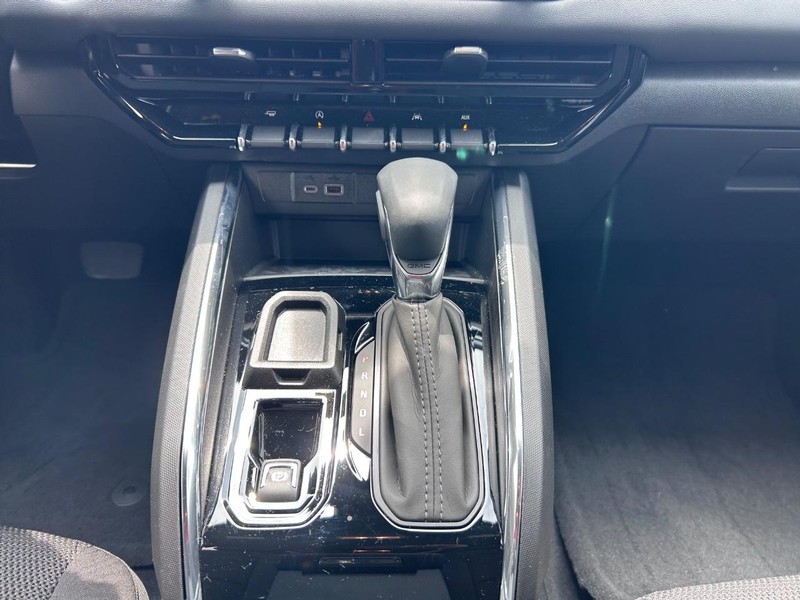 GMC Canyon Vehicle Full-screen Gallery Image 13