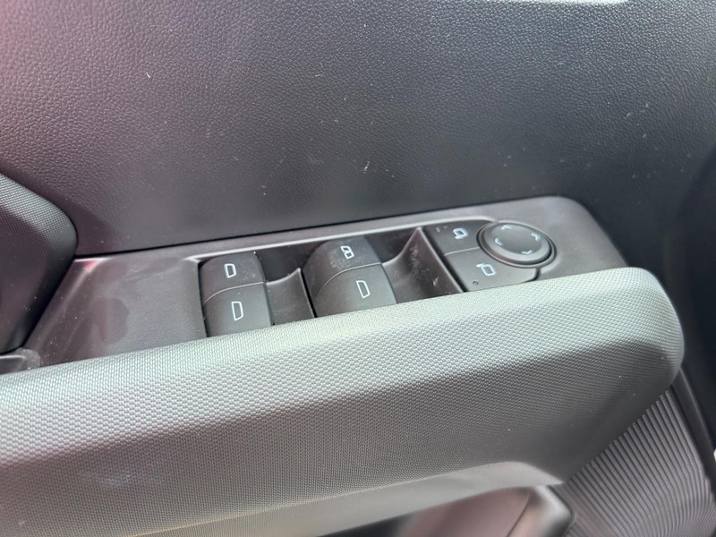 GMC Canyon Vehicle Full-screen Gallery Image 15