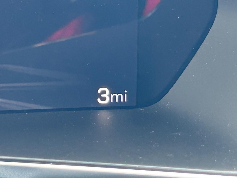 GMC Canyon Vehicle Full-screen Gallery Image 17