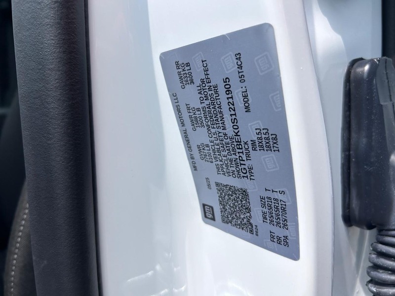 GMC Canyon Vehicle Full-screen Gallery Image 19