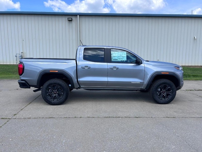 GMC Canyon Vehicle Full-screen Gallery Image 2