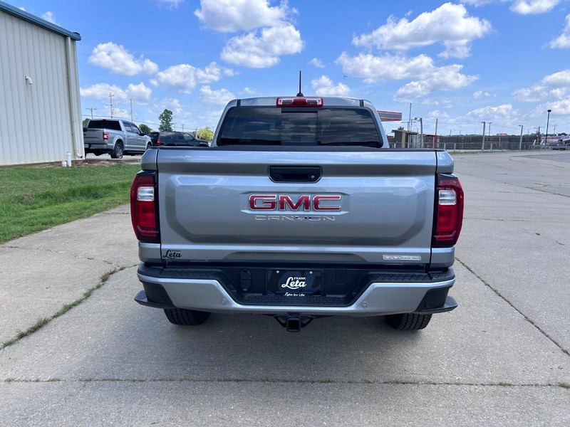 GMC Canyon Vehicle Full-screen Gallery Image 4