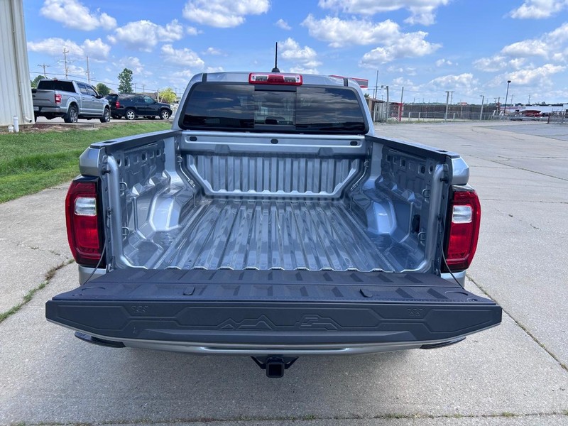 GMC Canyon Vehicle Full-screen Gallery Image 5