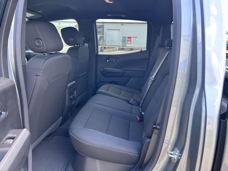 GMC Canyon Vehicle Full-screen Gallery Image 7