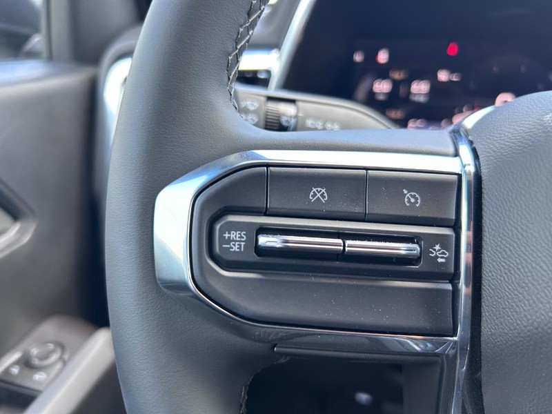 GMC Canyon Vehicle Full-screen Gallery Image 10