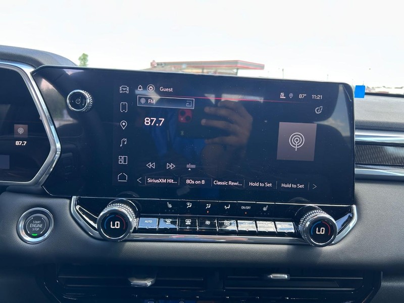 GMC Canyon Vehicle Full-screen Gallery Image 12