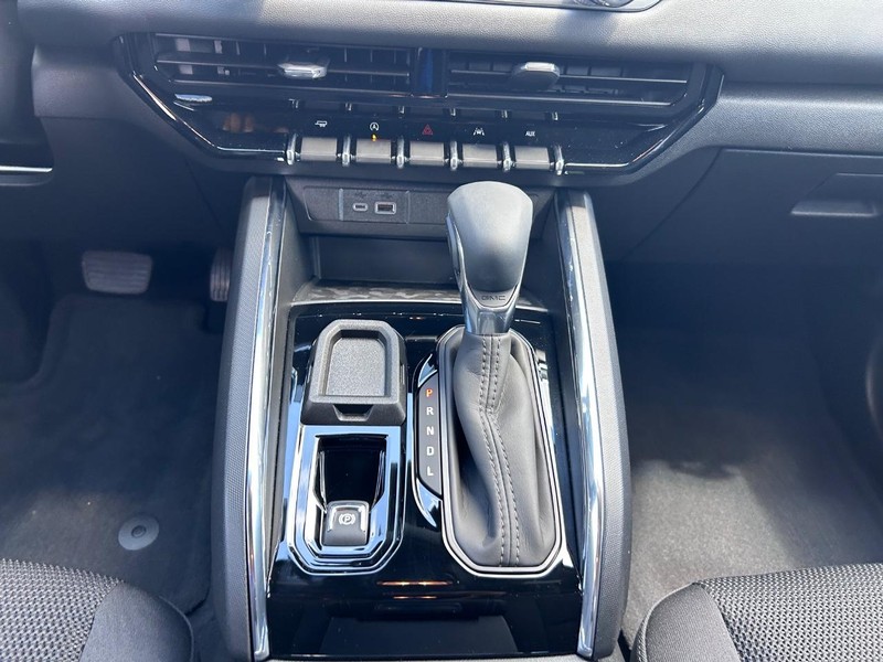 GMC Canyon Vehicle Full-screen Gallery Image 14