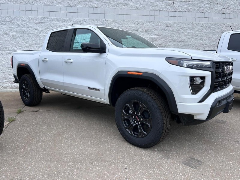 GMC Canyon Vehicle Full-screen Gallery Image 2