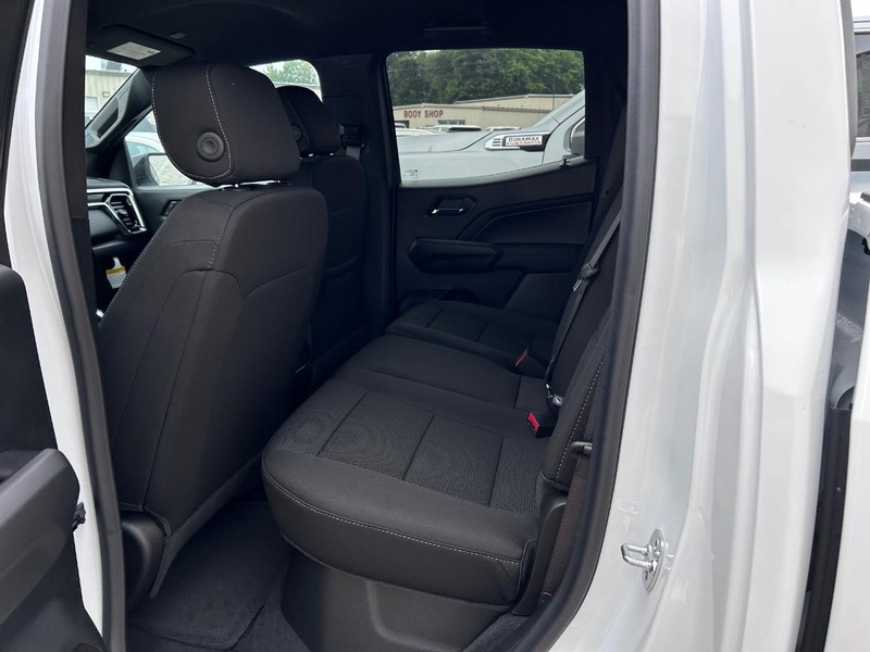 GMC Canyon Vehicle Full-screen Gallery Image 7