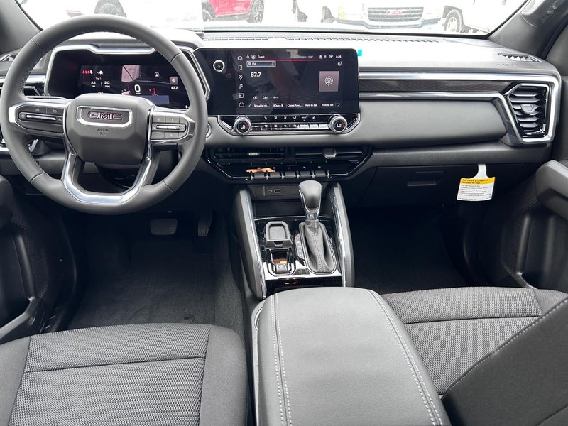 GMC Canyon Vehicle Full-screen Gallery Image 8